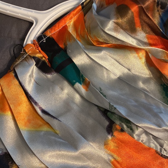 PRETTY LITTLE THING (PLT) Orange Abstract Pleated Playsuit / Romper Size 6 US - Picture 6 of 6